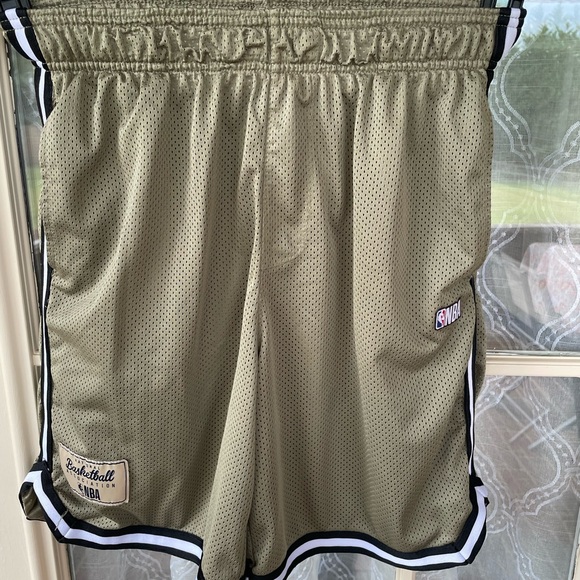 Vintage NBA Men's Gray Athletic Shorts - Picture 1 of 6